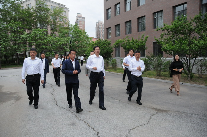 杨维市长莅临我院视察职业教育工作